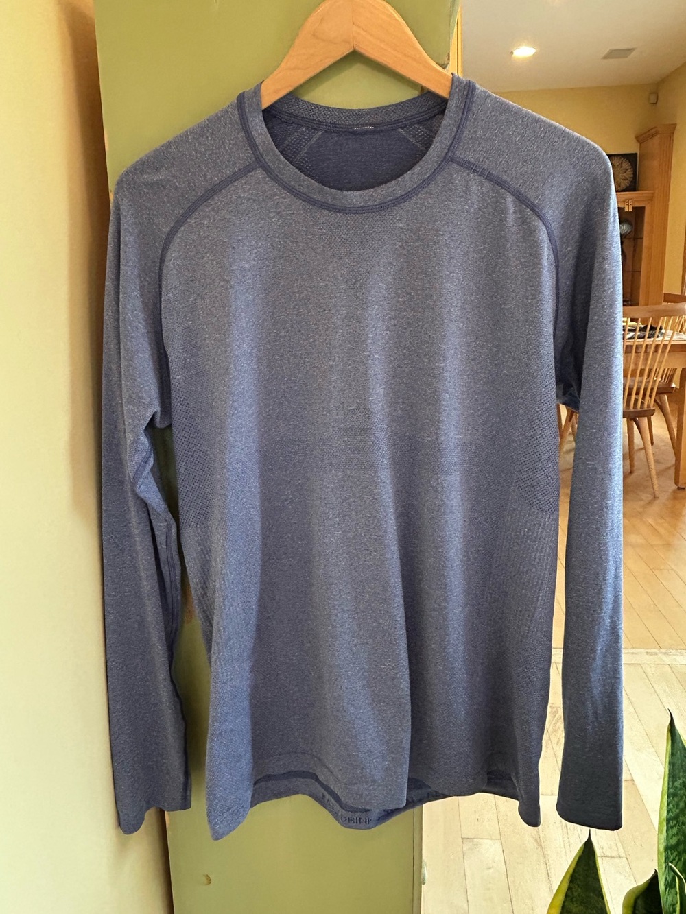 Lululemon Men's Long Sleeve Crewneck Performance Shirt Heather Blue Size Medium